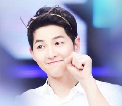 看宋仲基宠溺的眼神,感觉贾玲才是他的真爱啊