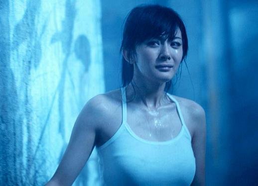 杨幂《孤岛惊魂》性感吓人 比基尼出境自言害