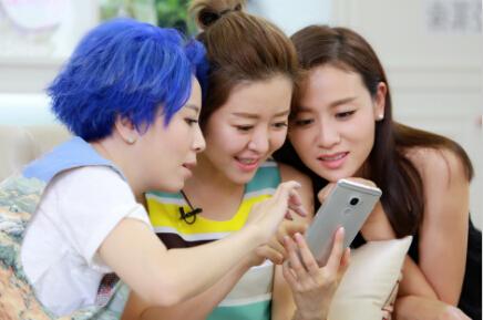 暖女叶一茜助阵好友安又琪 分享幸福秘籍