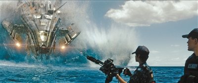 彼得·博格助阵《超级战舰》首映 18日国内公映