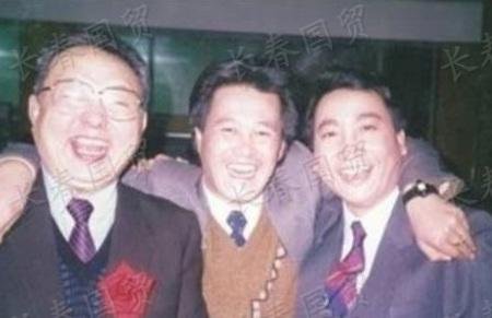 赵本山年轻旧照曝光 留费翔式发型又潮又帅(图)