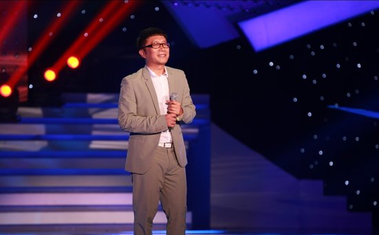 庞龙携《兄弟抱一下》 唱响中华情音乐版图