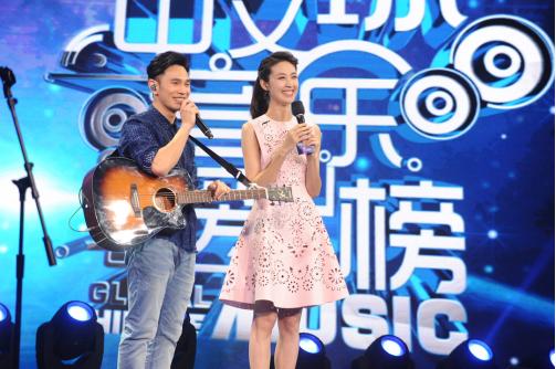 王梓轩和榜上榜主持人张宇互考绕口令