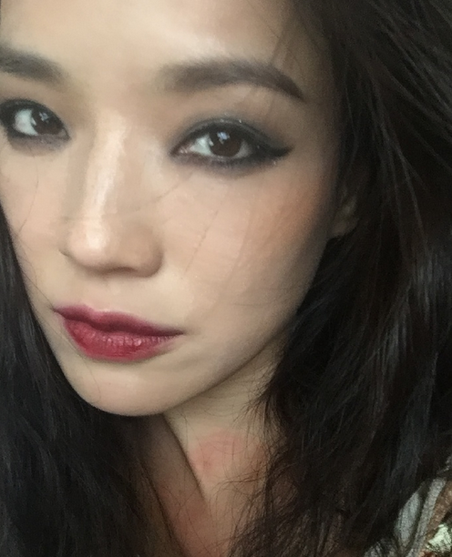 舒淇晒自拍颈部有大片红痕 女神你怎么了?