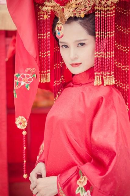 肖茵《火线孤城》杀青 首曝婚服系列惊艳剧照