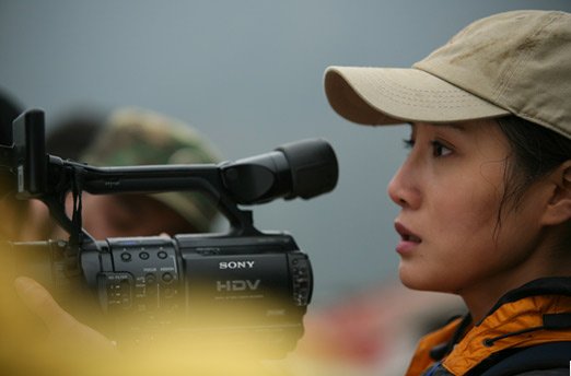 瞿麟曼变身干练女记者倾情讲述《汶川故事》_娱乐_腾讯网