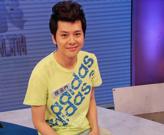 徐海乔环抱何琳 《时尚健康》后台母子重聚