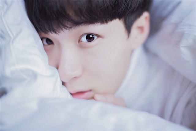 《温暖的村庄》热拍 田韦辰勤练歌喉为成村红