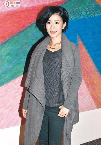 佘诗曼开金口唱世界杯主题曲 林峯积极操肌减腩