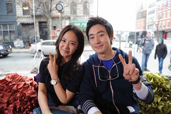 《时尚王》开拍 Yuri和李济勋公开亲热合影_娱乐_