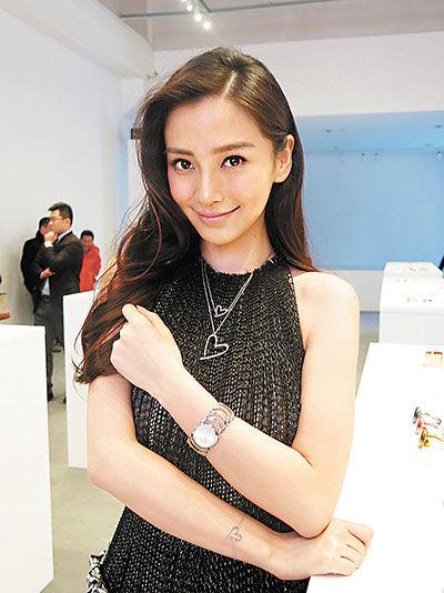 Angelababy将赴韩会金秀贤 坦言十分期待