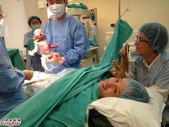 蒋怡诞女娃晒美腿报喜讯:肚子里小怪物不见了