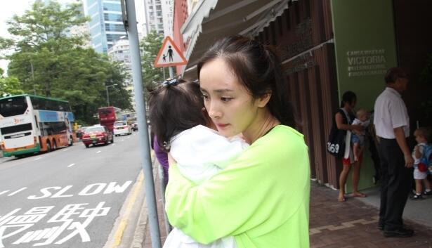 刘恺威深夜为杨幂庆生 这次还带上了小糯米