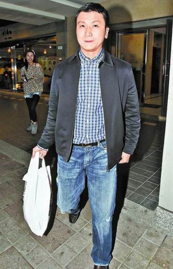 侯佩岑称选婚纱如同选老公 选定就不必左顾右盼