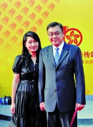 明星"夫妻店"吸睛又吸金 冯小刚捧红老婆徐帆