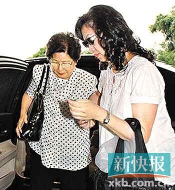 罗慧娟今日新加坡出殡 母亲哀伤陈法蓉饮泣送别