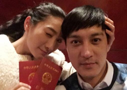 “安陵容”领证结婚秀幸福 将嫁相恋八年男友