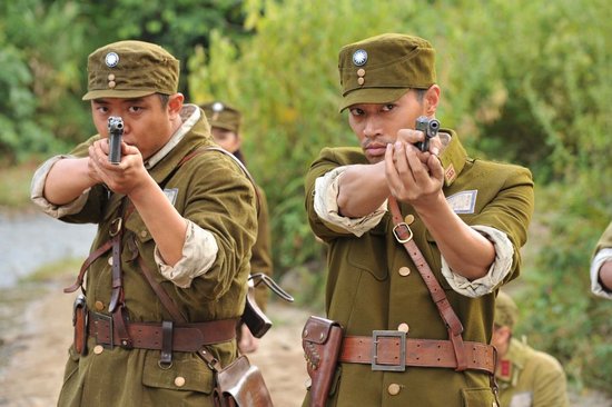贵州卫视全国首播《生死归途》 上演丛林大战