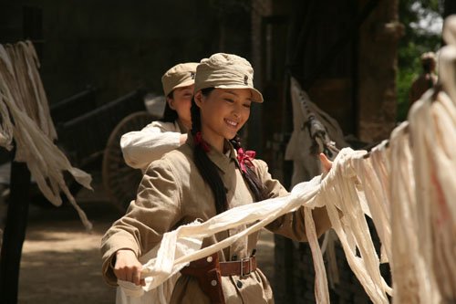 《高粱红了》引热议 <em>女强男弱</em>贴近<em>现代</em>典型_娱