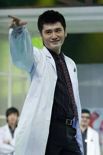 杜海涛钱枫搭档<em>主持快女</em> 共同见证杭州十强诞