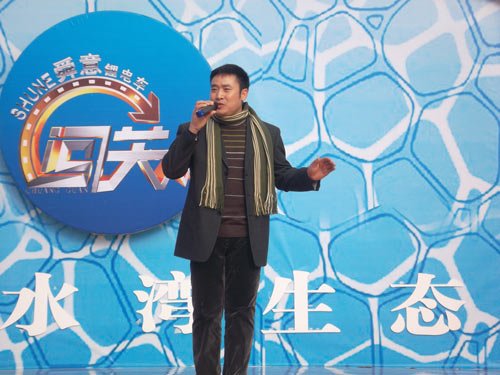 非男非女双性人 《闯关》唱出天籁之声