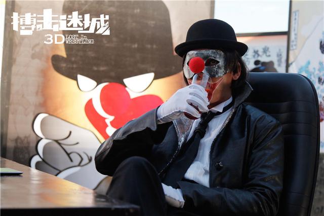 《搏击迷城》曝角色海报 精分陈伟霆PK搏击天团