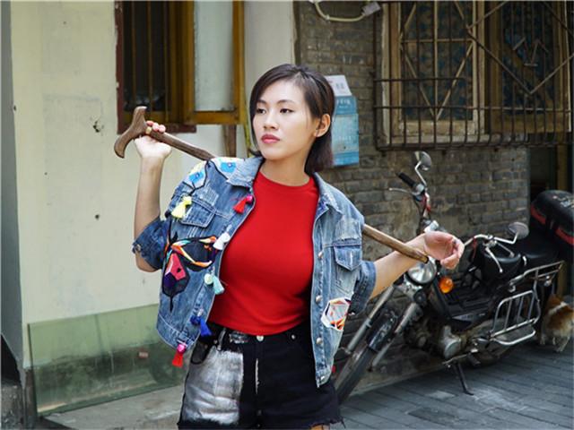 杨小兰《小妖的金色城堡》杀青 完成“导演梦”