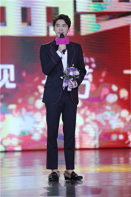 2016国剧盛典李易峰领衔《麻雀》剧组成大赢家