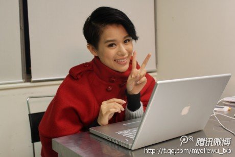 胡杏儿透露颁奖礼战衣 爆料郑嘉颖很闷骚