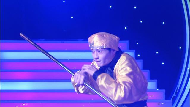 父亲扮美猴王逗白血病儿子 六小龄童发声祝患