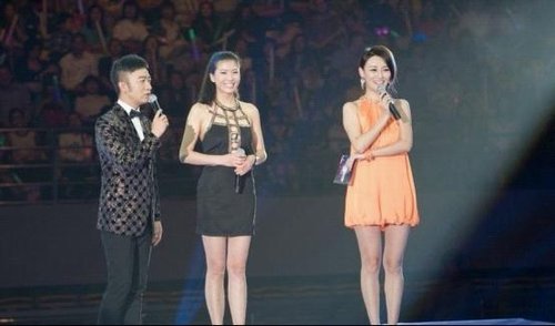 叶贝文亮相福清群星演唱会 携新单曲重榜出击