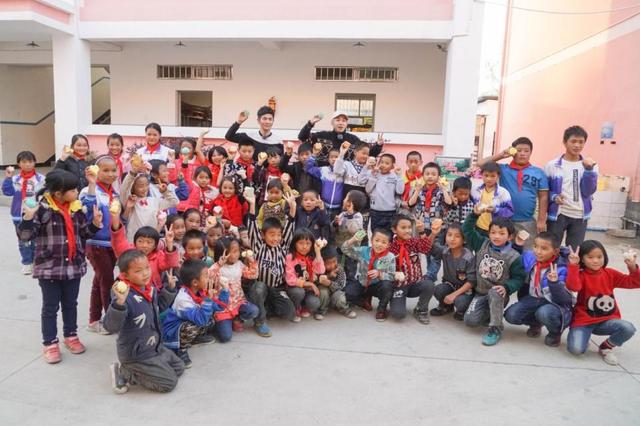 《闪亮的爸爸2》寻找成长的热爱 体验足球魅力