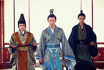 三剧齐播收视飘红 张嘉佑被赞古今通吃