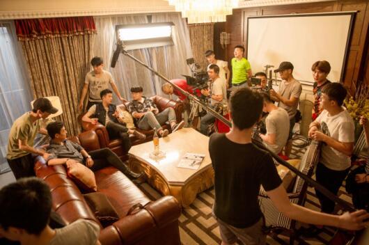 《千门正道》成都杀青 盛倩马丽演绎悬疑偶像剧