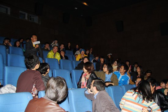 《阳光灿烂》加映 <em>姜文</em>与影迷重温导演<em>处女作</em>