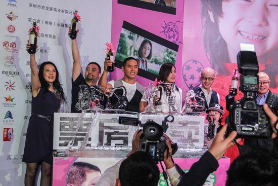 《硬汉奶爸》首映 平安拒谈李代沫：跟我无关