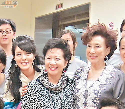 陈奕迅为潘迪华清唱助兴 苦心劝留场面感人(图)