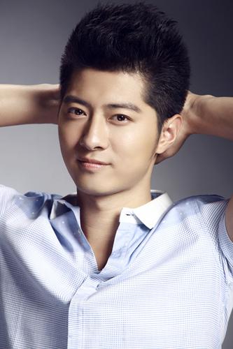 郭家豪成工作狂人 “内地军装小生”停不下来