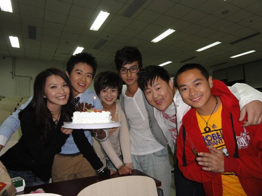 洁儿片场惊喜庆生 颠覆形象接演《游戏之王》