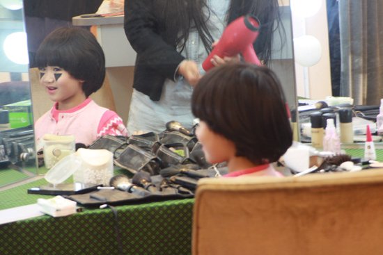 90后顽乐“怪小孩”王胜男宣传照拍摄花絮曝光_娱乐_腾讯网