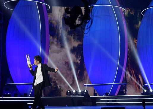 吴彤台湾献唱《望春风》 跨界音乐收获满堂彩