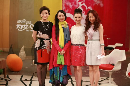 萨顶顶做客《天下女人》 坦言要对自己狠一点