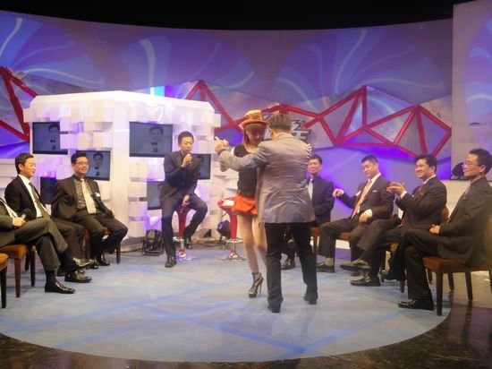 成长青做客湖南卫视 《锋尚之王》与唐笑热舞