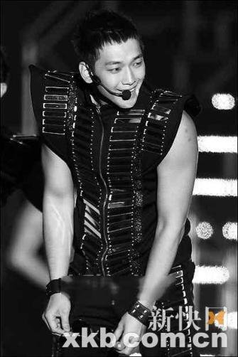 Rain出道10年终服兵役 临行开免费演唱会告别