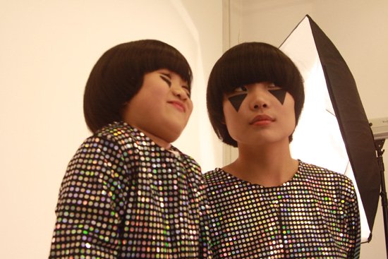 90后顽乐“怪小孩”王胜男宣传照拍摄花絮曝光