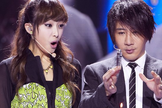 刘谦深圳跨年变魔术 女神宋茜受惊吓