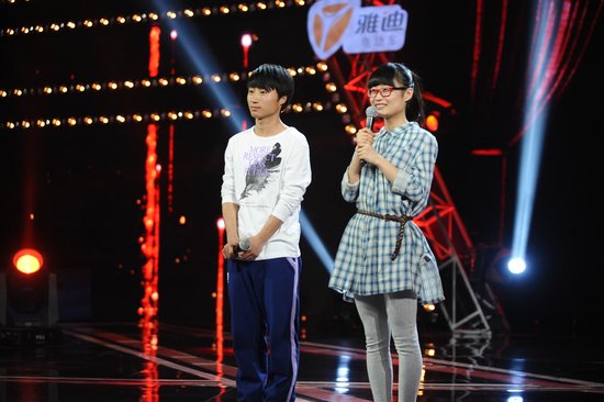 《梦想秀》消防员蒙眼锯铁丝 引黄宗泽上台火