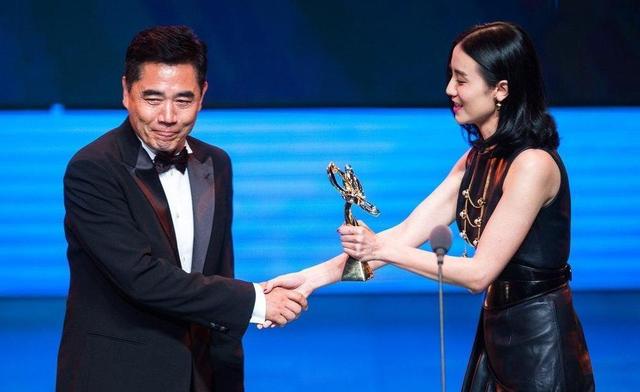 陈宝国获最佳男主角奖