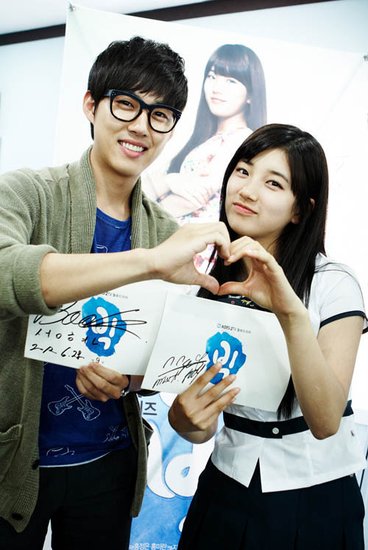 《BIG》秀智白成铉戏外亲热合影 造型登对养眼