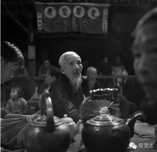 演过西游拍过三级片，78岁获封摄影界扫地神僧
